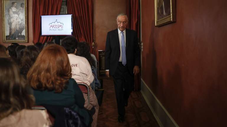"O Presidente não se pronuncia até ao último segundo e no último segundo, naturalmente, decide o que tem de decidir", disse Marcelo