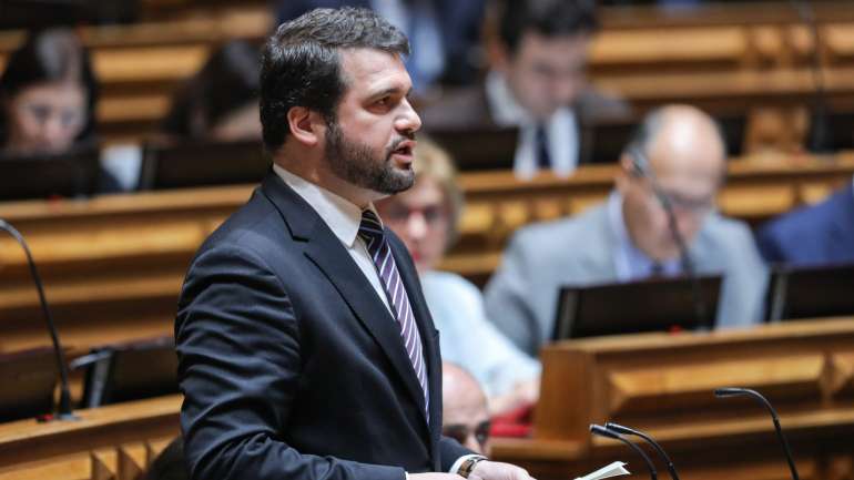 João Paulo Correia alterou 13 votações em poucos minutos, 11 delas para anular "coligações negativas"