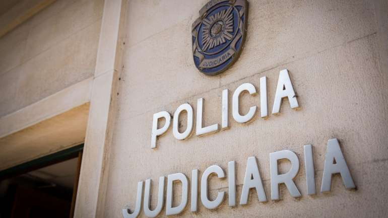 No âmbito da operação "Carta Branca", a Polícia Judiciária cumpriu oito mandados de busca domiciliária e não domiciliária