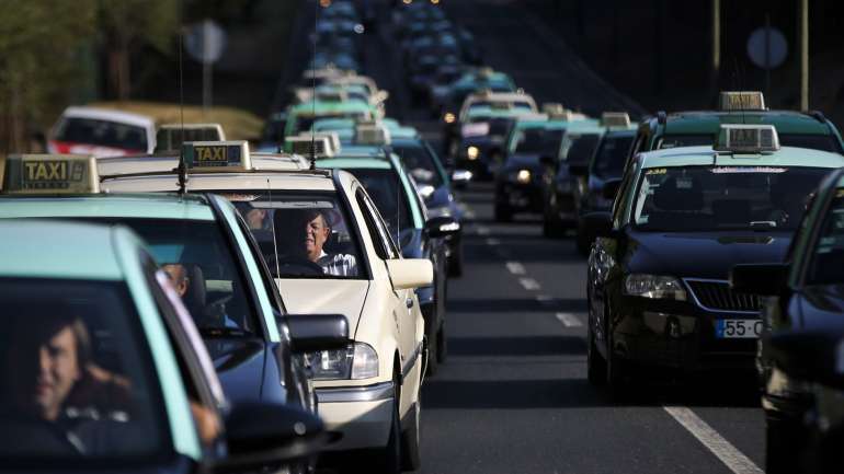 As empresas de transportes rodoviários têm de fazer o registo ou a atualização de informação no portal Sistema de Informação Geográfica de Gestão de Carreiras