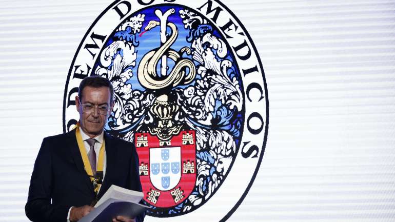 Miguel Guimarães afirmou que "os médicos mais novos vão ficando nas grandes cidades, e não há uma estratégia do Governo para a renovação dos quatros médicos neste território"