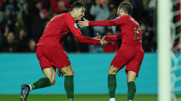 No Euro2020, a equipa das "quinas", campeã em título, irá enfrentar, no Grupo F, a Alemanha e a França e uma seleção vencedora da fase de "play-off" da competição, que vai decorrer entre 12 de junho e 12 de julho