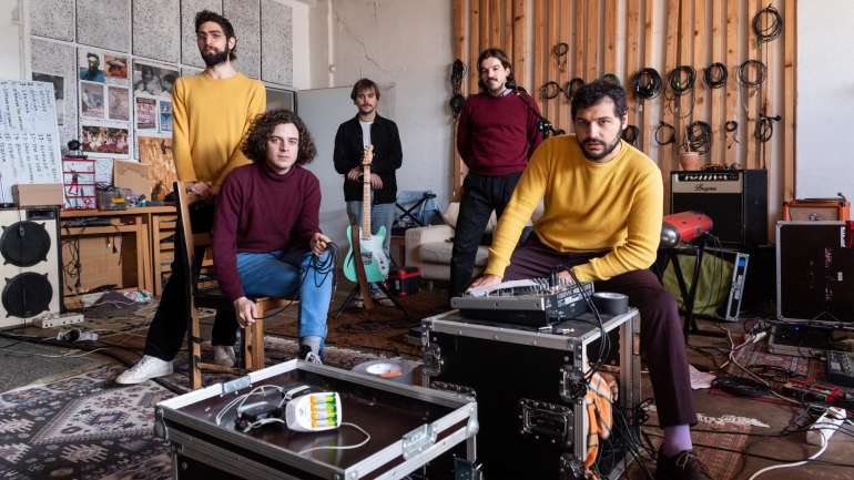 A banda portuguesa Capitão Fausto soma três nomeações (as mesmas do rapper e cantor Slow J), para Melhor Grupo, Melhor Álbum e Canção do Ano
