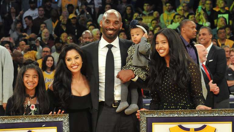 Kobe Bryant e a filha Gianna (Gigi) Bryant morreram a 26 de janeiro depois da queda do helicóptero em que seguiam.