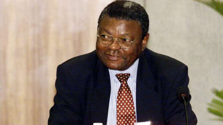 Foi membro do Conselho Consultivo do Instituto Superior de Economia e Gestão (ISEG) da Universidade Técnica de Lisboa e da Universidade Eduardo Mondlane, a maior de Moçambique