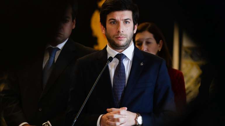 Francisco Rodrigues dos Santos falava aos jornalistas no final de uma reunião com o PS, na sede daquele partido, em Lisboa