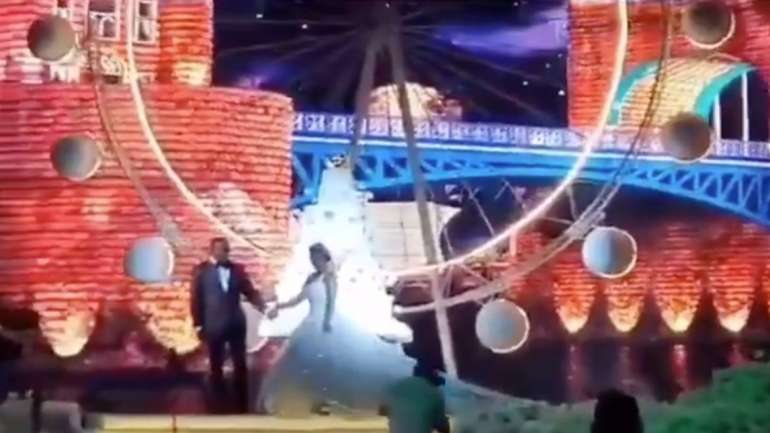 O casamento teve um espetáculo de videomapping com mais de um minuto de duração