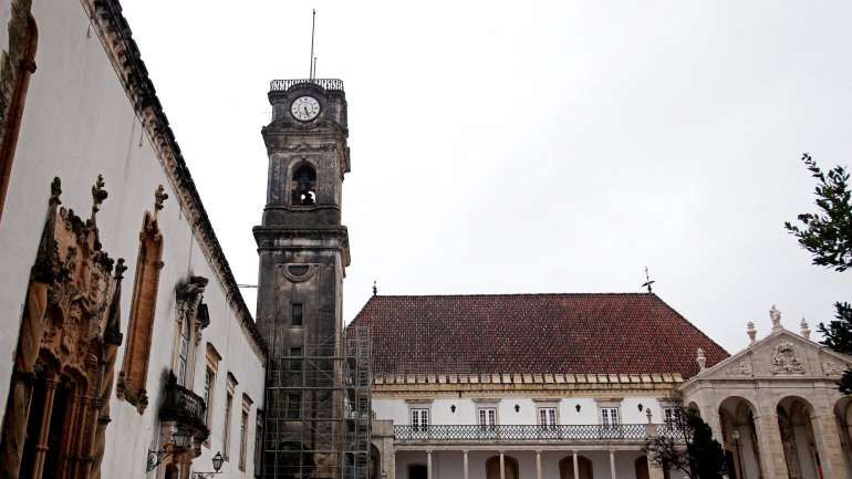 Governo quer que alunos do ensino profissional possam entrar em licenciaturas e mestrados integrados sem terem que fazer exames nacionais.