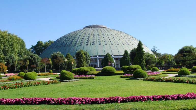 A Galeria Municipal do Porto localiza-se nos Jardins do Palácio de Cristal
