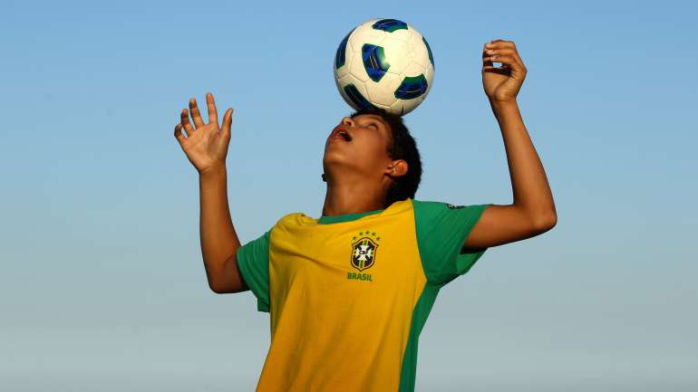 Nos Estados Unidos, as crianças até aos 10 anos não fazem cabeceamentos desde 2015