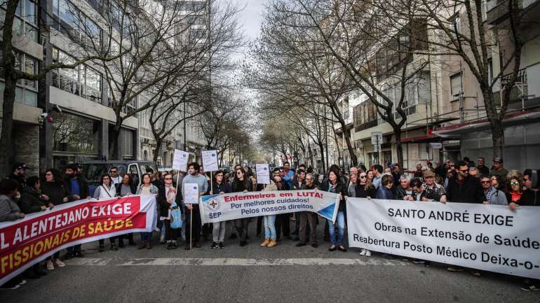 As comissões de utentes defendem também a colocação de uma ambulância de suporte imediato de vida no Serviço de Urgência Básica de Alcácer do Sal e contestam a degradação das instalações de centros e extensões de saúde