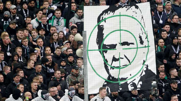 Adeptos do Borussia Mönchengladbach já tinham também protestado contra Hopp (e do Dortmund, e do Colónia...)