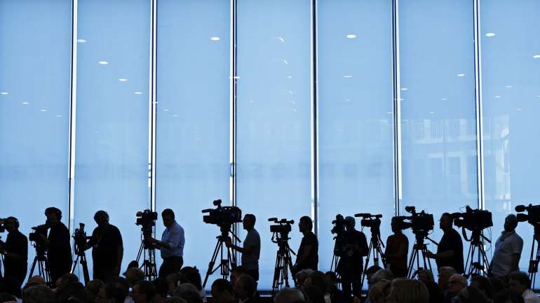 A legislação da UE aumenta a transparência da propriedade dos meios de comunicação social e da atribuição de publicidade estatal, reforça a independência dos meios de comunicação social públicos e garante uma proteção sólida aos jornalistas e às suas fontes