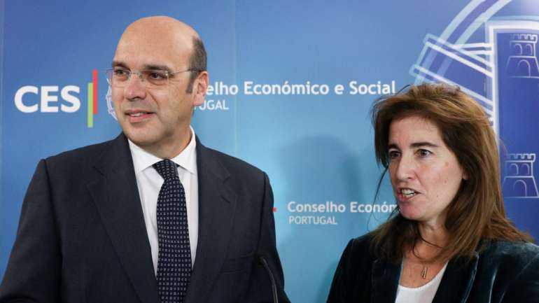 Horas depois de Pedro Siza Vieira anunciar que privados iam receber baixas por quarentena a 55%, Ana Mendes Godinho garantiu que todos os trabalhadores vão ter direitos iguais — e receber a 100%