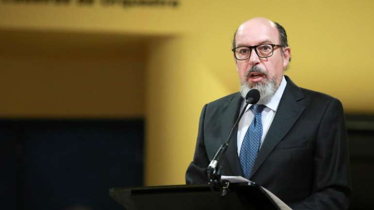 Segundo Paz Barroso, a decisão foi já comunicada aos membros da direção, ao presidente da Mesa da Assembleia Geral e ao presidente do Conselho Fiscal da Associação dos Amigos do Coliseu do Porto