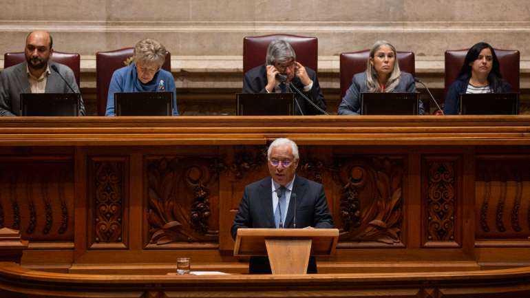 Primeiro-ministro escolheu o coronavírus como tema de arranque do debate quinzenal