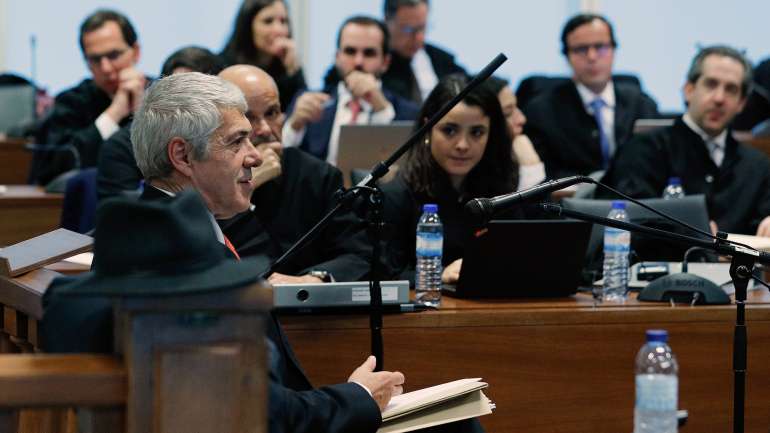 O ex-primeiro-ministro José Sócrates dentro da sala de audiências, onde esteve a prestar declarações