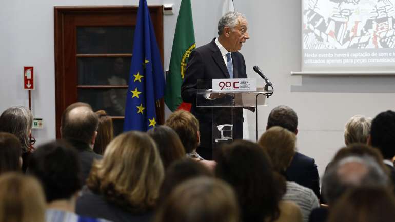 "A dupla dimensão da língua materna vista tradicionalmente e a língua universal nos portugueses vivendo num contexto completamente diferente tem de ser cultivada com extremo cuidado", afirmou o chefe de Estado