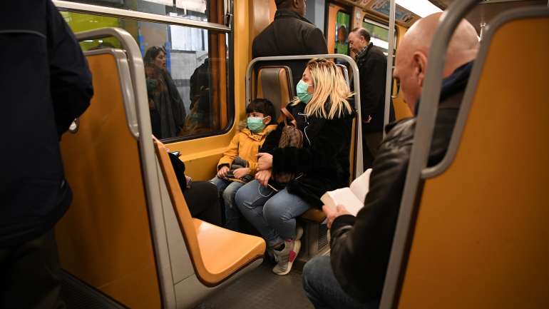 O setor das viagens é o mais afetado. A TAP anunciou corte de mill voos em março e abril