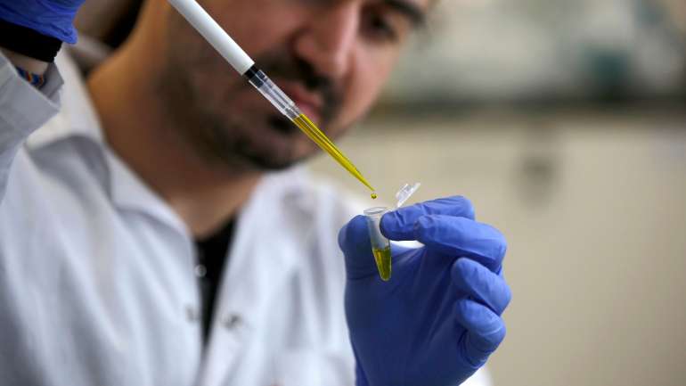 Vacina injeta nanopartículas em células do sistema imunitário e ensina o corpo a reagir ao vírus