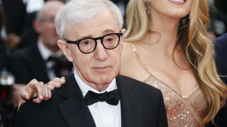 Em 2014, Dylan Farrow, filha adotiva do casal, acusou Woody Allen de ter abusado sexualmente dela em 1992, quando tinha apenas sete anos, uma acusação que reiterou em 2018