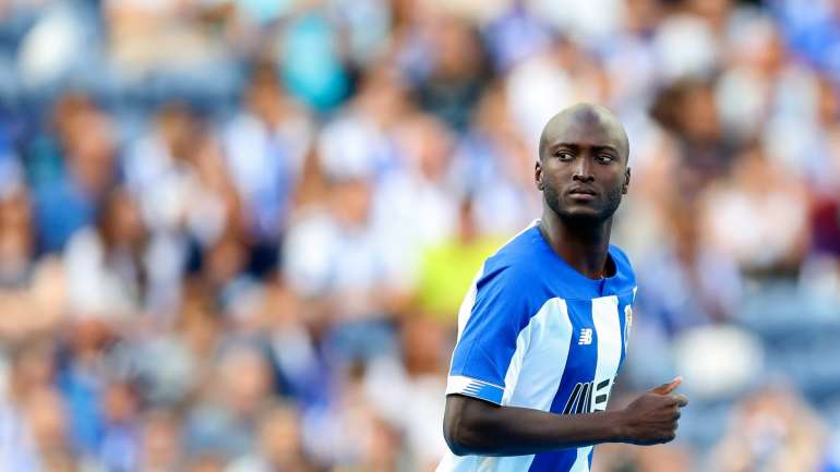 O contrato do internacional português com o FC Porto estará sob investigação