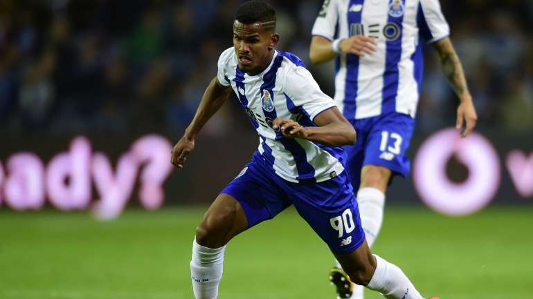 A mudança do extremo Galeno do FCP para o Rio Ave, primeiro (por empréstimo), e para o Sp. Braga, depois (a título definitivo), é um dos negócios investigados pelas autoridades