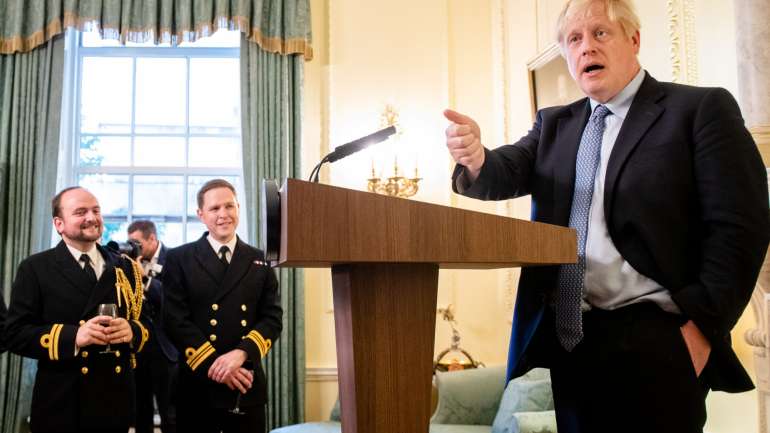 Boris Johnson acredita que fechar as escolas teria um efeito mais negativo do que mantê-las abertas