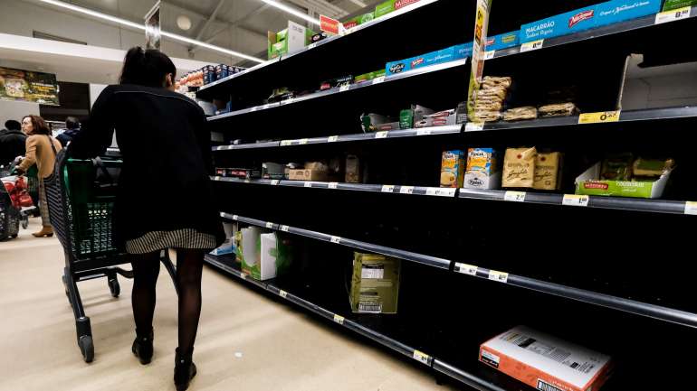 Os novos horários foram divididos em três grupos, conforme a dimensão da loja e se está ou não no interior de centros comerciais.