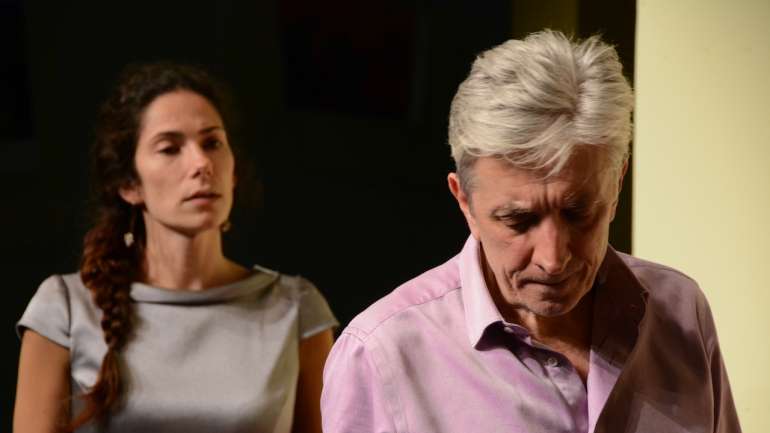 Patrícia André e Miguel Guilherme nas apresentações da peça "A Mentira", que deverá ser transmitida em streaming pelo Teatro Aberto já esta quinta-feira, às 21h