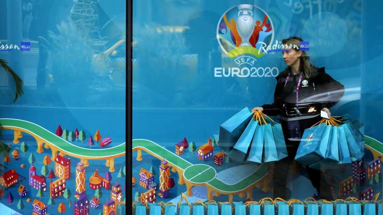 Trocam-se os logos, mantém-se a competição: Campeonato da Europa será jogado apenas no verão de 2021