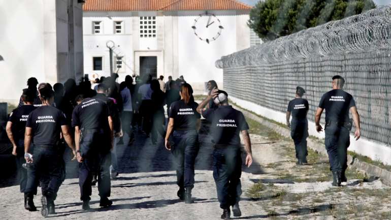 O secretário de estado Adjunto e da Justiça reuniu esta quarta-feira com os sindicatos dos guardas prisionais