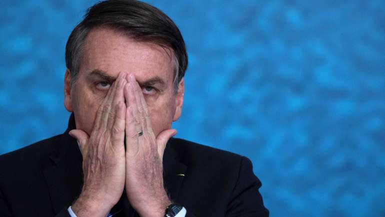 Presidente brasileiro critica ordem para fechar igrejas e centros comerciais no Brasil.