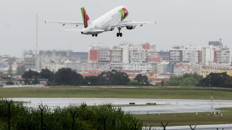 Avião deverá transportar &quot;mais de 100 passageiros&quot;