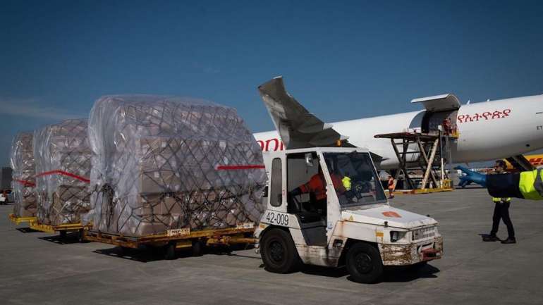 Parte do material chegou esta sexta-feira ao aeroporto do Porto