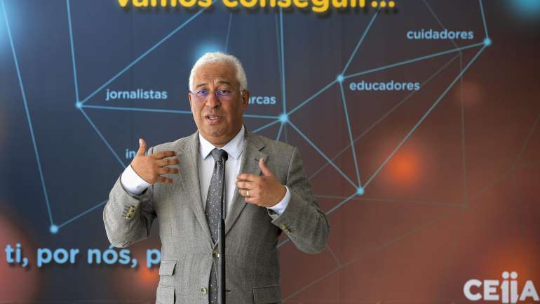 António Costa esteve no Norte a visitar instituições que estão a trabalhar no fabrico de materiais de saúde para combater o novo vírus.