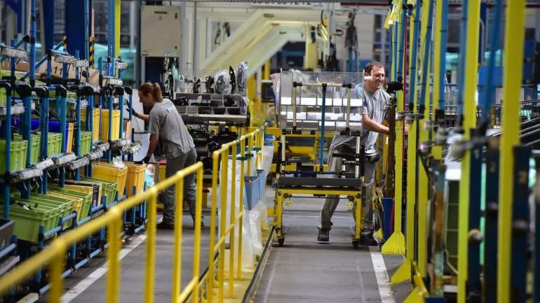 Os trabalhadores das fábricas europeias da PSA que vão retomar actividade terão direito a 5 minutos extra nas pausas, para compensar o tempo que estão a lavar as mãos