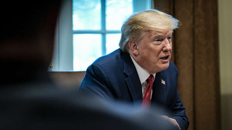 Donald Trump garante estar focado em "vencer o vírus"