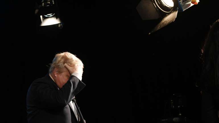 "O que iria acontecer se não fosse feito nada é que a necessidade de apoios médicos cuidados seria oito vezes maior do que a capacidade que o sistema de saúde ia ter", diz Francisco Veloso sobre a política de Boris Johnson