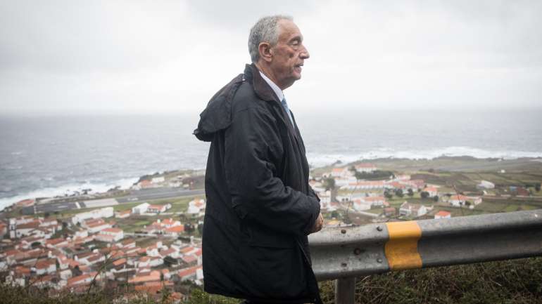 Marcelo Rebelo de Sousa lembrou esta sexta-feira que “houve uma previsão da OMS que não correspondeu à realidade. As primeiras declarações da OMS pareciam apontar para um fenómeno regional e depois não foi"