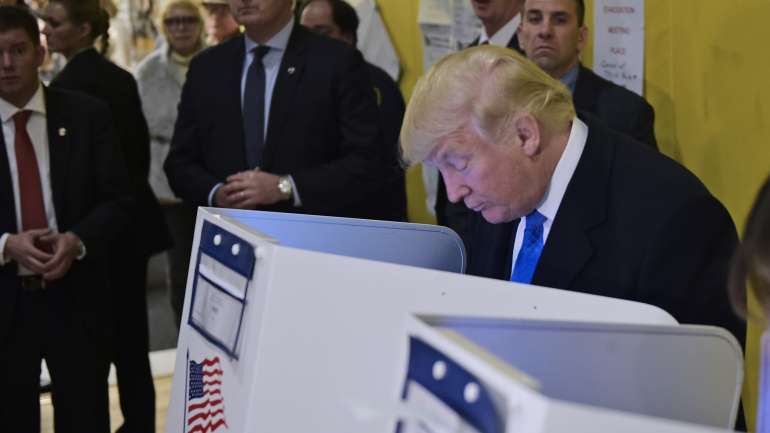 Donald Trump disse, a 17 de março, que "adiar eleições não é lá muito bom" e que "adiar é desnecessário"