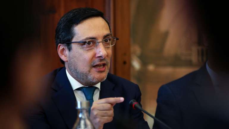 Sem avançar prazos médios para a devolução do imposto, António Mendonça Mendes afirmou que tudo será feito com a rapidez "que a circunstância atual exige"