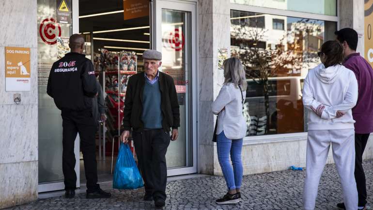 São os utilizadores e as lojas parceiras que vão actualizar a info no site