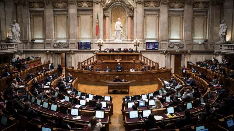 PSD e CDS insistem que Comissão Permanente substitua modelo de plenário reduzido