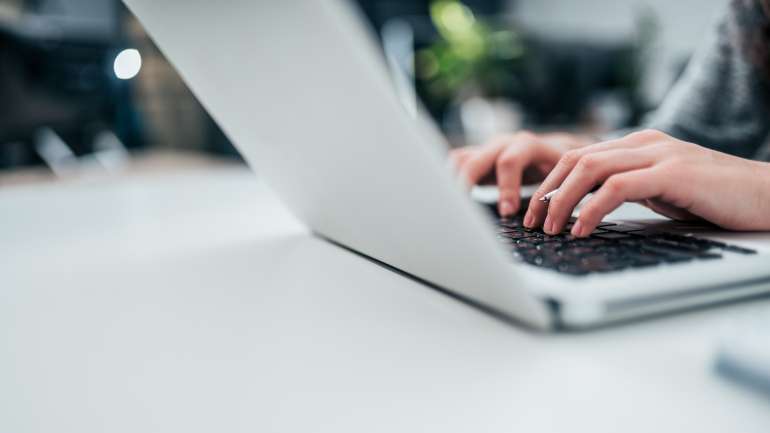 O "Assistente Digital Covid-19" permite que, através do Messenger e de diversas páginas online, seja possível colocar dúvidas e fazer uma primeira triagem da população ao novo coronavírus
