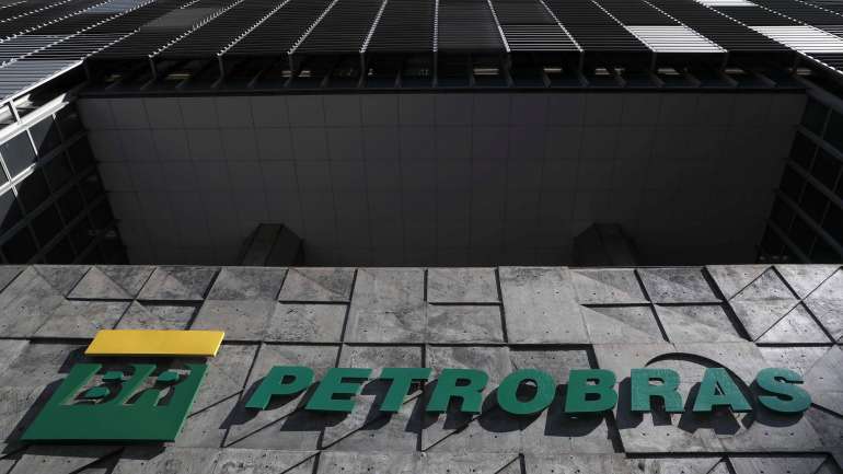Lançada em 2014, a Lava Jato, maior operação contra a corrupção no Brasil, trouxe a público um gigantesco esquema de corrupção de empresas públicas, implicando dezenas de altos responsáveis políticos e económicos