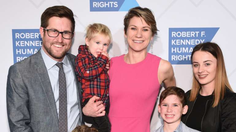 David McKean, Maeve Kennedy Townsend McKean e a família numa gala em 2019