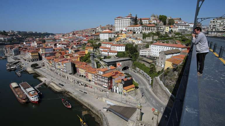 A partir do dia 9 de maio, e durante um mês, vai estar patente no átrio da Câmara do Porto a exposição "A Europeização do Sistema de Ensino Superior em Portugal