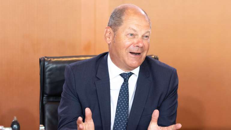 Olaf Scholz, ministro das Finanças da Alemanha, reconhece que no passado "por vezes" foram exigidas condições "sem sentido" aos países que precisaram de ajuda.