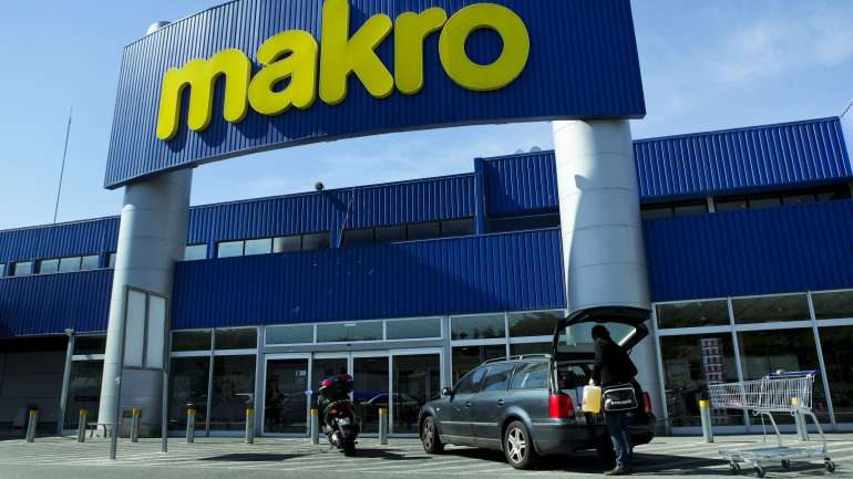 Novo despacho publicado no domingo permite que cadeias grossistas, como a Makro, abram as portas às famílias durante o Estado de Emergência